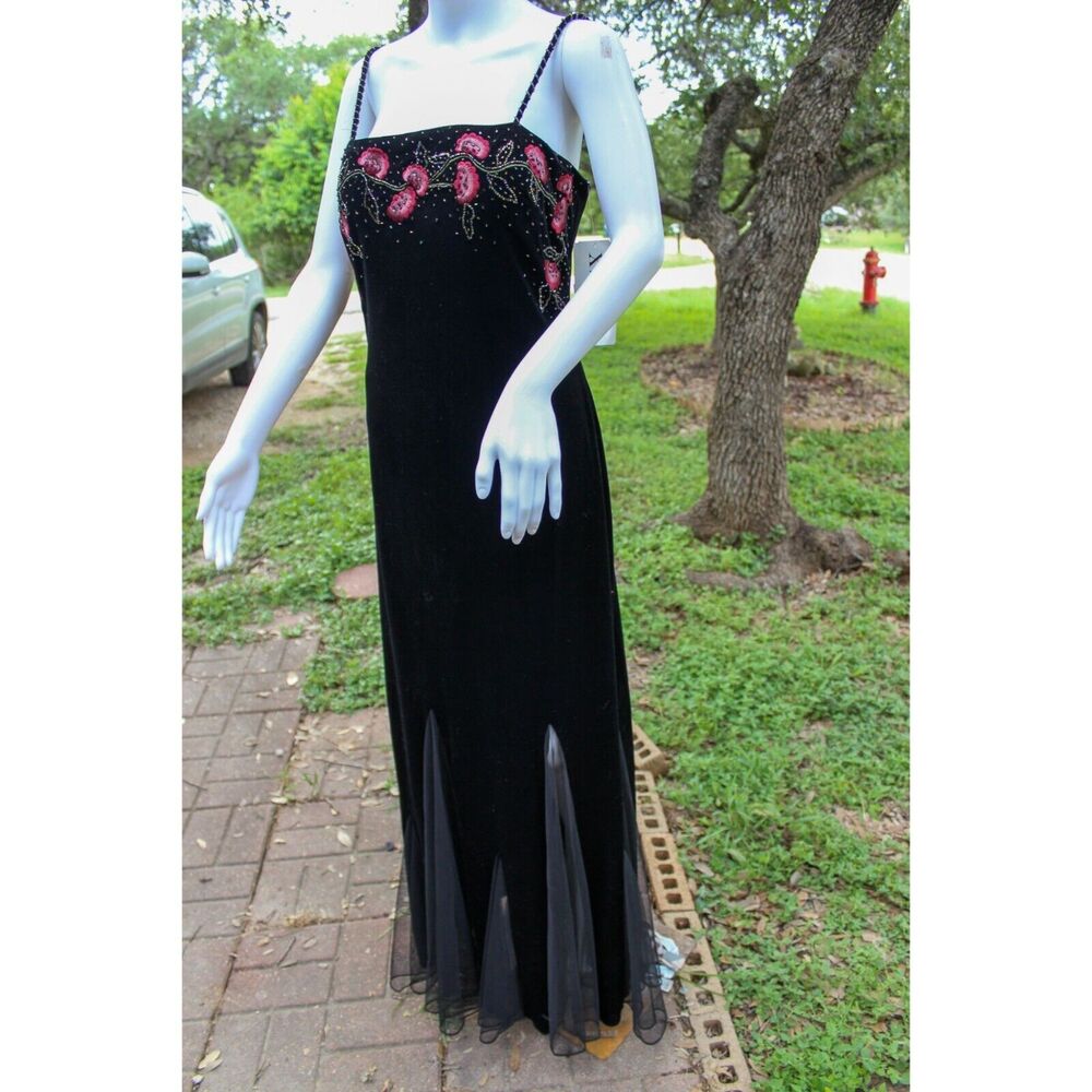 Xscape By Joanna Chen Black Evening Gown With Beaded Floral Design Size 10 - Picture 2 of 16